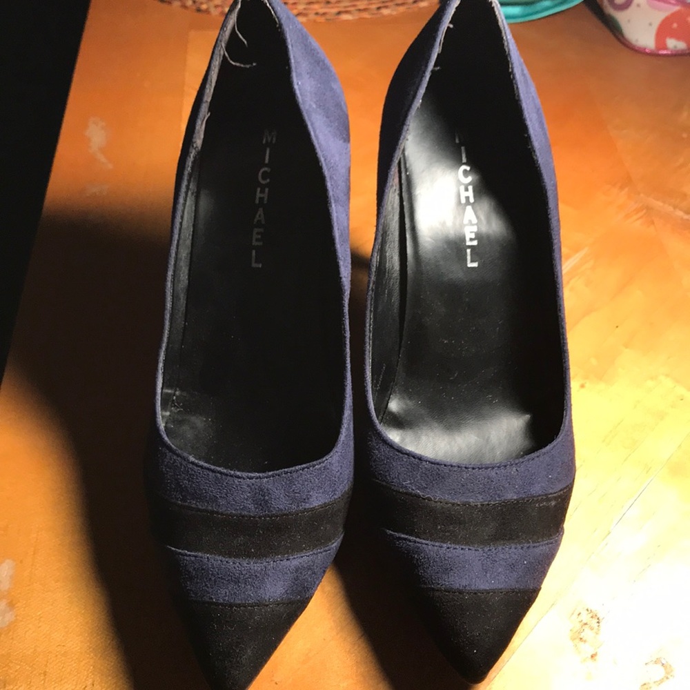 Color block pumps blue